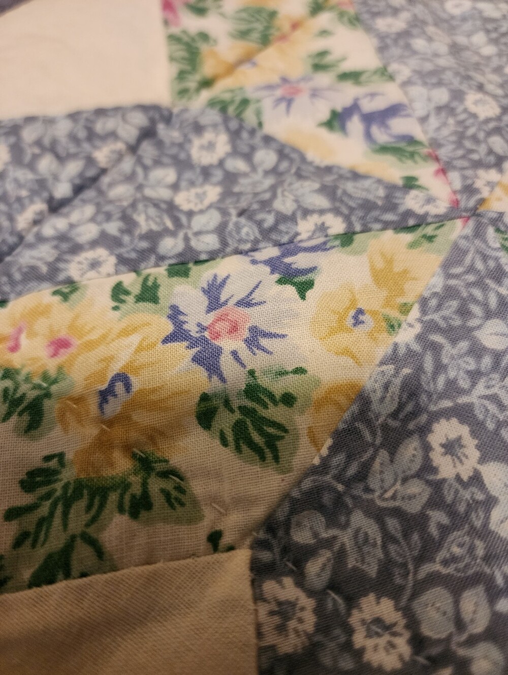 Handmade patchwork star quilt - Picture 5 of 10